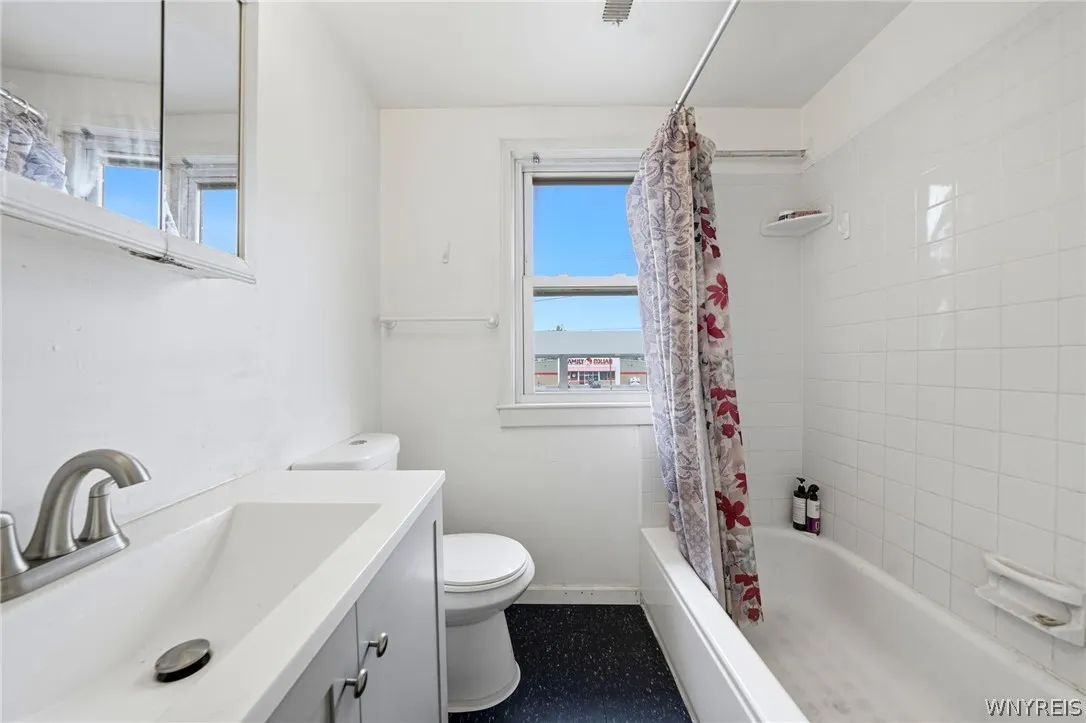 577 Ontario Street, Buffalo, New York 14207, Buffalo, New York 14207, 5 Bedrooms Bedrooms, ,2 BathroomsBathrooms,Residential,For Sale,577 Ontario Street, Buffalo, New York 14207,0,B1692446