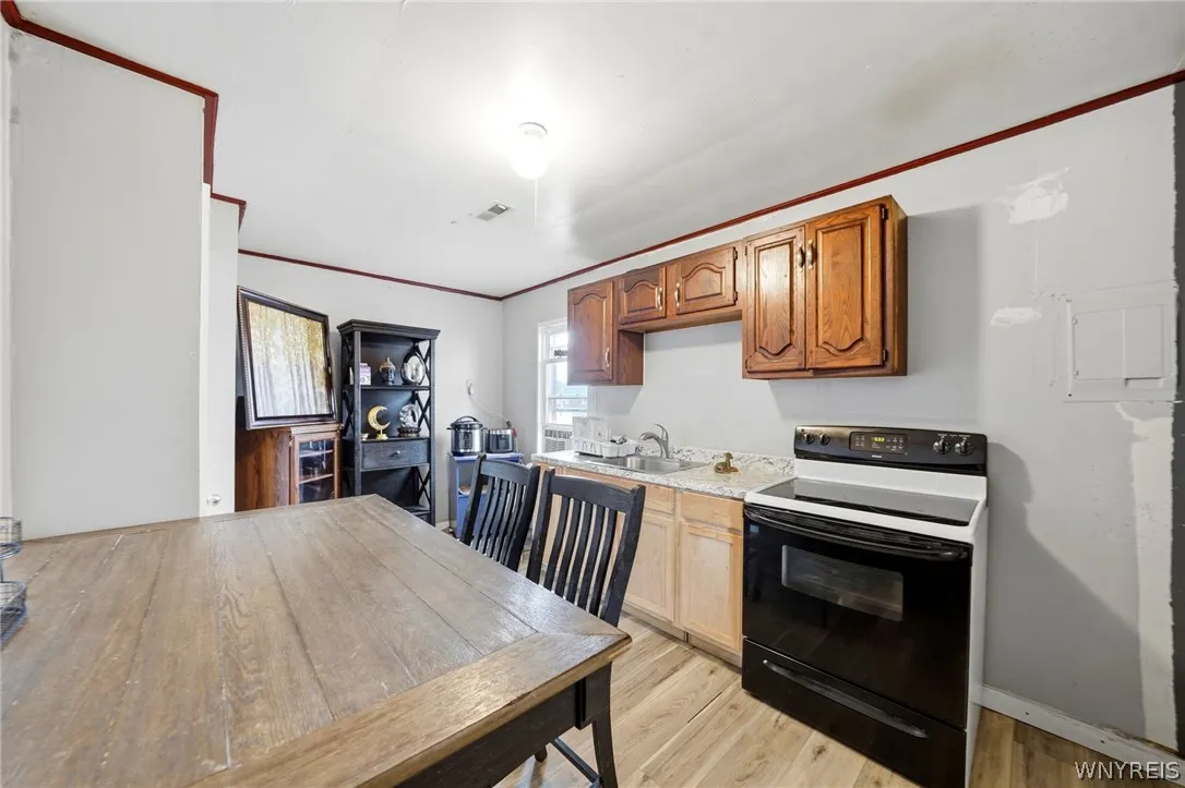 577 Ontario Street, Buffalo, New York 14207, Buffalo, New York 14207, 5 Bedrooms Bedrooms, ,2 BathroomsBathrooms,Residential,For Sale,577 Ontario Street, Buffalo, New York 14207,0,B1692446