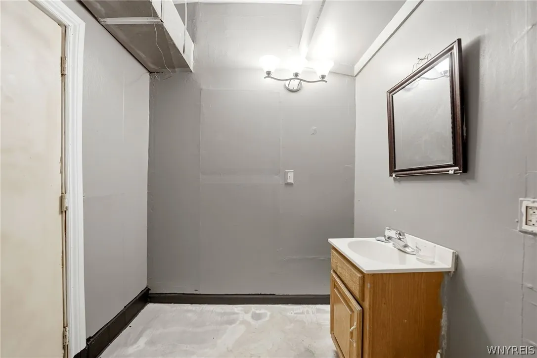 577 Ontario Street, Buffalo, New York 14207, Buffalo, New York 14207, 5 Bedrooms Bedrooms, ,2 BathroomsBathrooms,Residential,For Sale,577 Ontario Street, Buffalo, New York 14207,0,B1692446