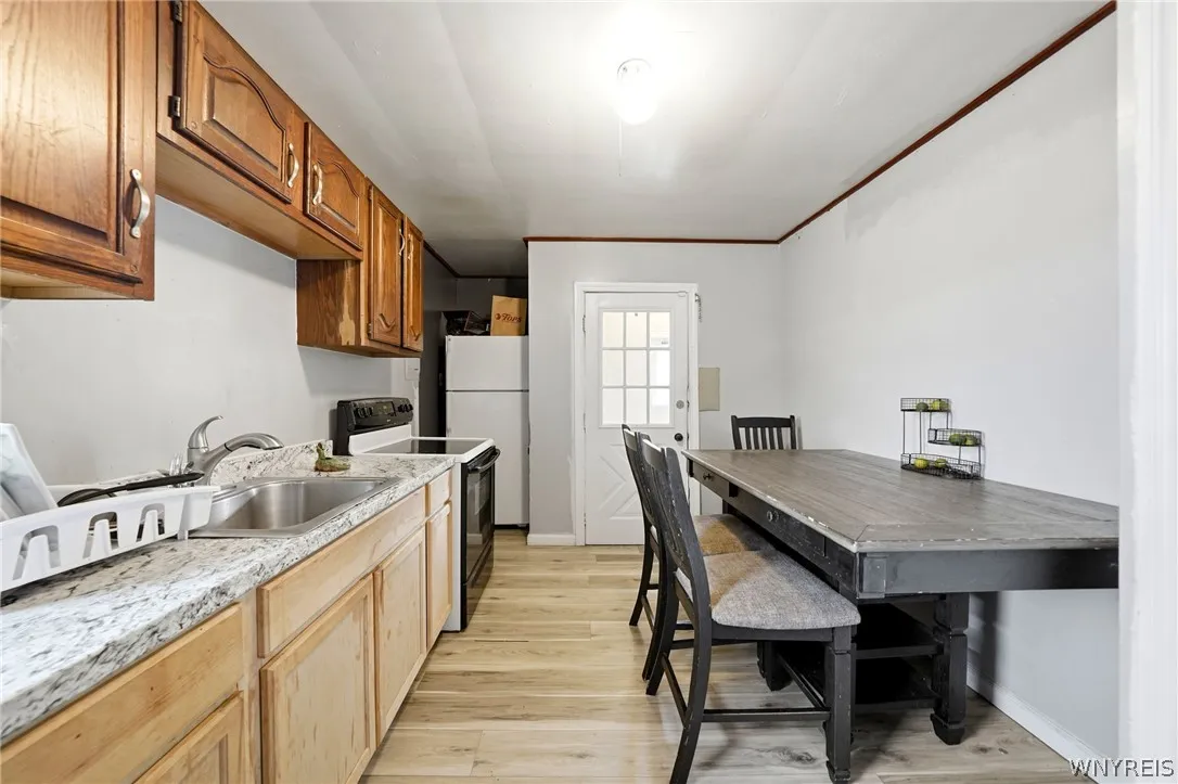 577 Ontario Street, Buffalo, New York 14207, Buffalo, New York 14207, 5 Bedrooms Bedrooms, ,2 BathroomsBathrooms,Residential,For Sale,577 Ontario Street, Buffalo, New York 14207,0,B1692446