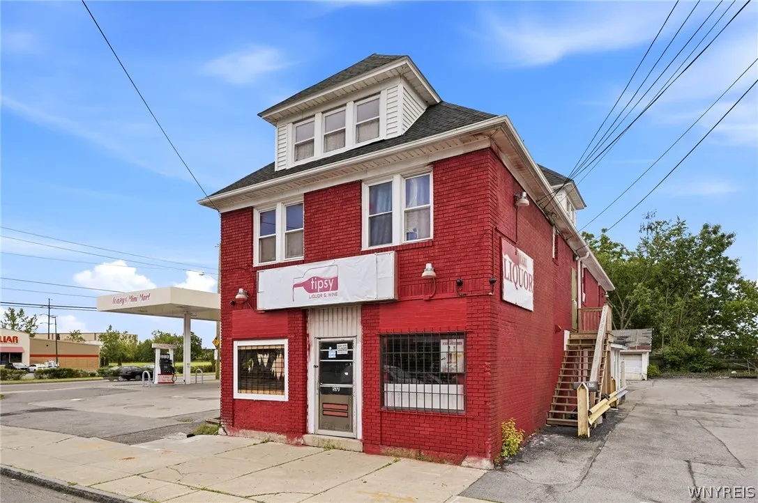 577 Ontario Street, Buffalo, New York 14207, Buffalo, New York 14207, 5 Bedrooms Bedrooms, ,2 BathroomsBathrooms,Residential,For Sale,577 Ontario Street, Buffalo, New York 14207,0,B1692446