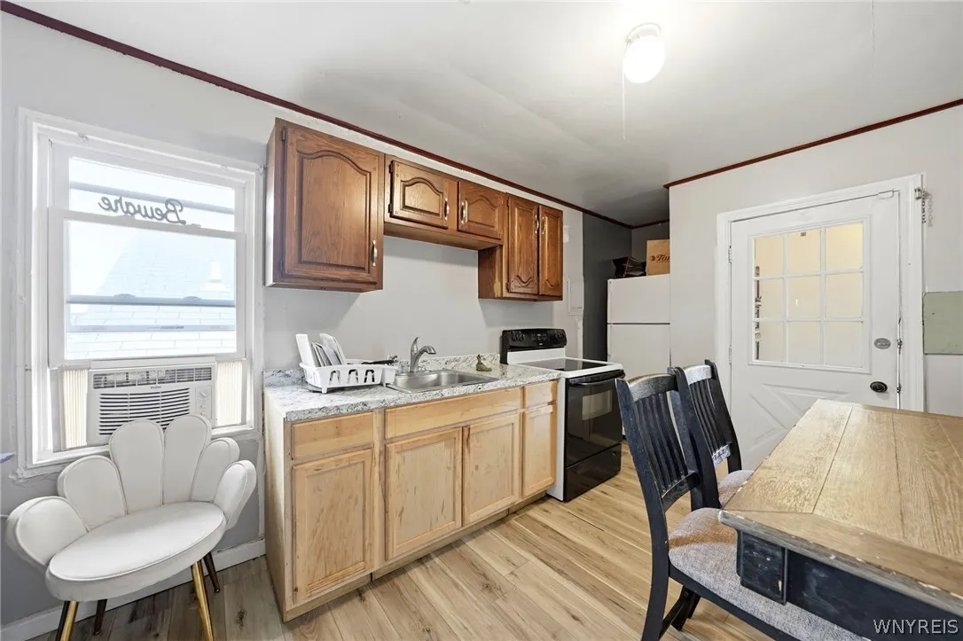 577 Ontario Street, Buffalo, New York 14207, Buffalo, New York 14207, 5 Bedrooms Bedrooms, ,2 BathroomsBathrooms,Residential,For Sale,577 Ontario Street, Buffalo, New York 14207,0,B1692446