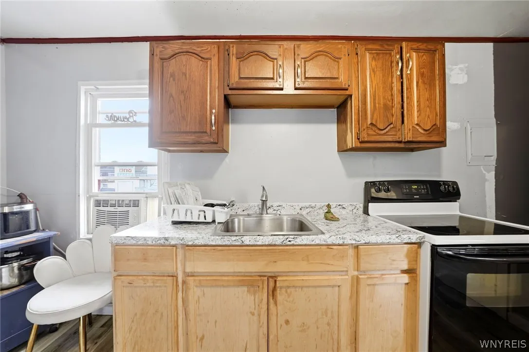 577 Ontario Street, Buffalo, New York 14207, Buffalo, New York 14207, 5 Bedrooms Bedrooms, ,2 BathroomsBathrooms,Residential,For Sale,577 Ontario Street, Buffalo, New York 14207,0,B1692446