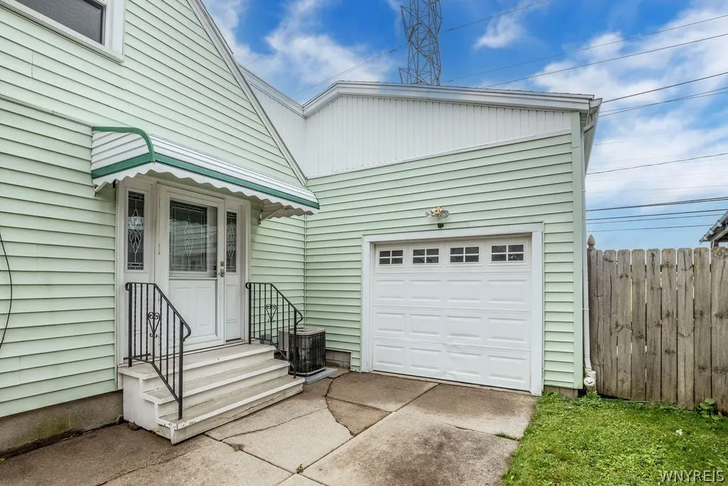20 Nicholas Drive South, Tonawanda, New York 14150, Tonawanda, New York 14150, 3 Bedrooms Bedrooms, 7 Rooms Rooms,1 BathroomBathrooms,Residential,For Sale,20 Nicholas Drive South, Tonawanda, New York 14150,0,B1692783