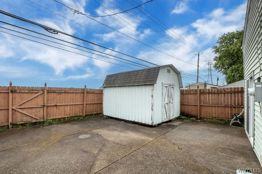 20 Nicholas Drive South, Tonawanda, New York 14150, Tonawanda, New York 14150, 3 Bedrooms Bedrooms, 7 Rooms Rooms,1 BathroomBathrooms,Residential,For Sale,20 Nicholas Drive South, Tonawanda, New York 14150,0,B1692783