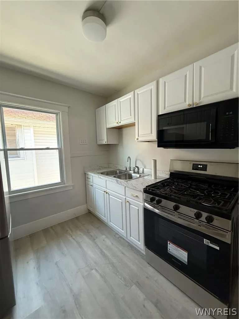 301 Crestwood Avenue Upper, Buffalo, New York 1421, Buffalo, New York 14216, 2 Bedrooms Bedrooms, 6 Rooms Rooms,1 BathroomBathrooms,Residential Lease,For Rent,301 Crestwood Avenue Upper, Buffalo, New York 1421,0,B1693294