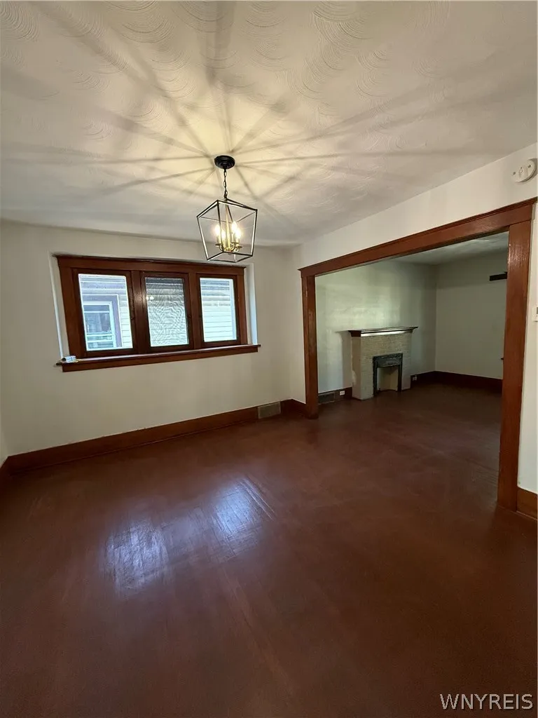 301 Crestwood Avenue Upper, Buffalo, New York 1421, Buffalo, New York 14216, 2 Bedrooms Bedrooms, 6 Rooms Rooms,1 BathroomBathrooms,Residential Lease,For Rent,301 Crestwood Avenue Upper, Buffalo, New York 1421,0,B1693294