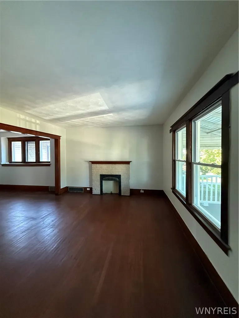 301 Crestwood Avenue Upper, Buffalo, New York 1421, Buffalo, New York 14216, 2 Bedrooms Bedrooms, 6 Rooms Rooms,1 BathroomBathrooms,Residential Lease,For Rent,301 Crestwood Avenue Upper, Buffalo, New York 1421,0,B1693294