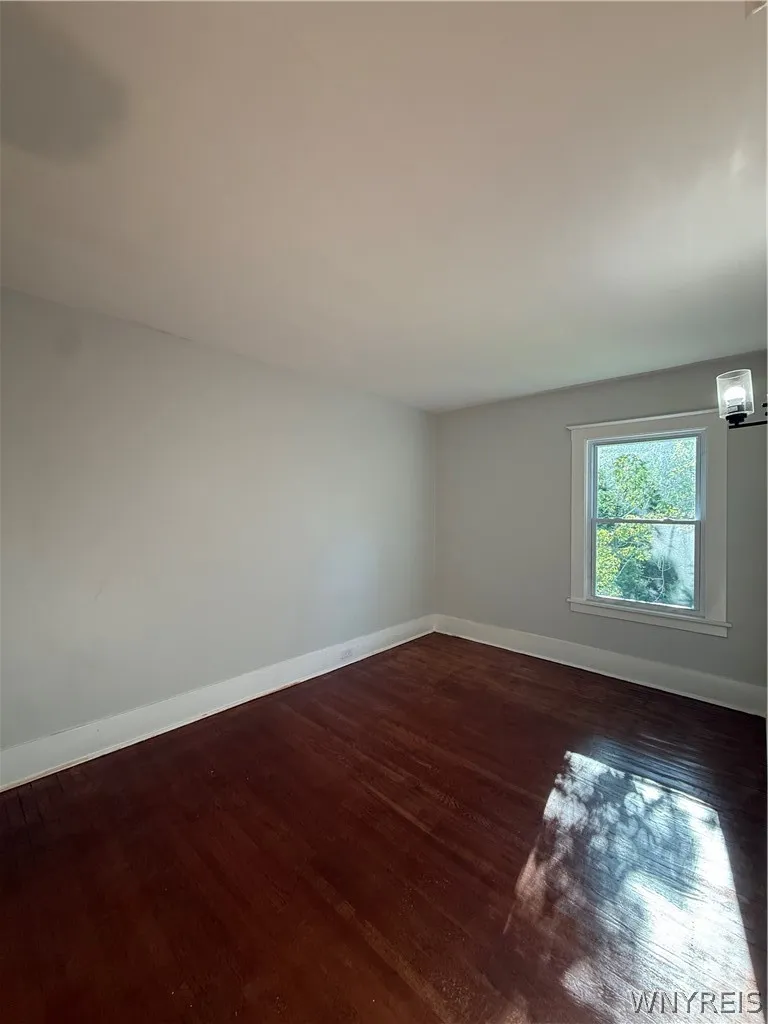 301 Crestwood Avenue Upper, Buffalo, New York 1421, Buffalo, New York 14216, 2 Bedrooms Bedrooms, 6 Rooms Rooms,1 BathroomBathrooms,Residential Lease,For Rent,301 Crestwood Avenue Upper, Buffalo, New York 1421,0,B1693294