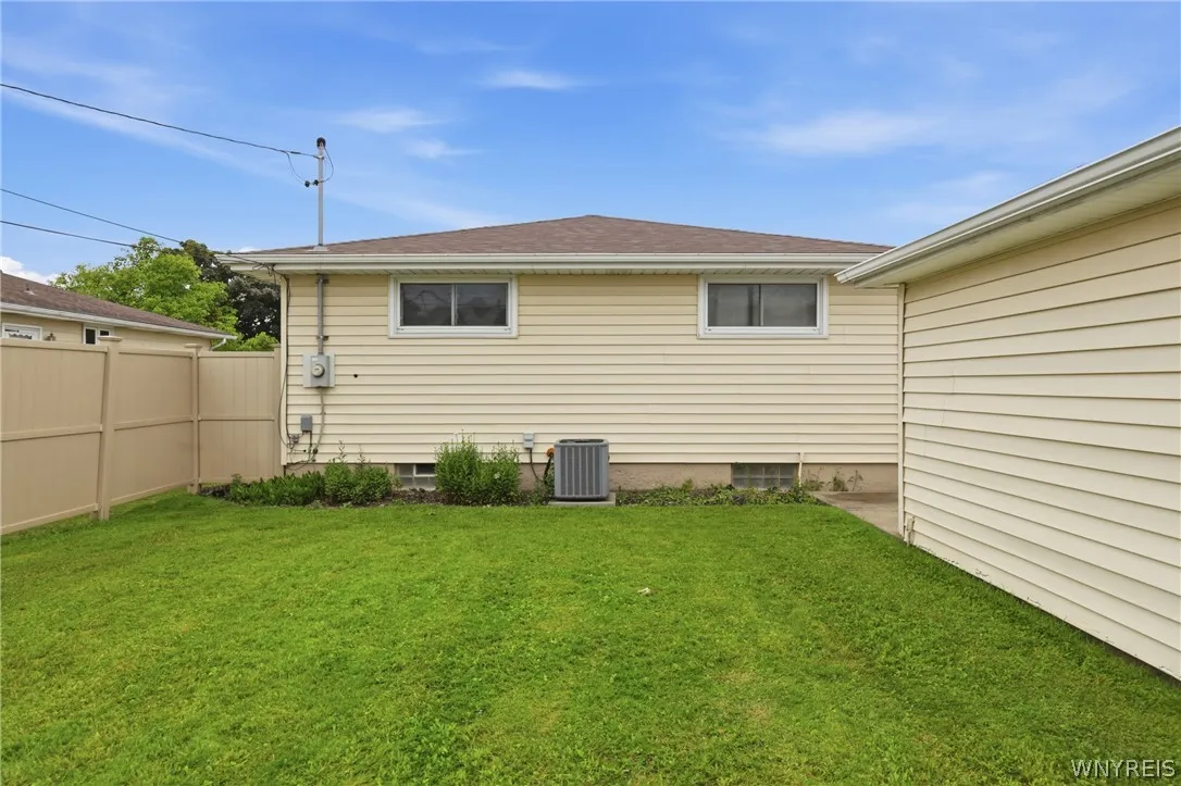 75 Glenside Avenue, Tonawanda, New York 14223, Tonawanda, New York 14223, 3 Bedrooms Bedrooms, 8 Rooms Rooms,2 BathroomsBathrooms,Residential,For Sale,75 Glenside Avenue, Tonawanda, New York 14223,0,B1693314