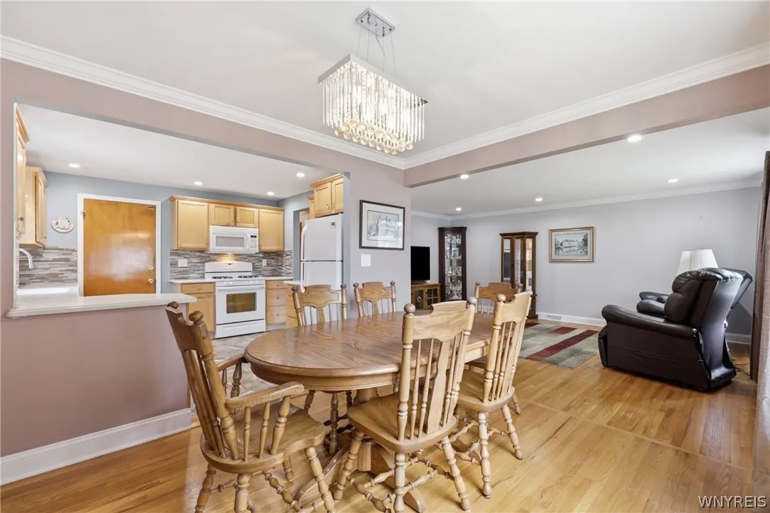 75 Glenside Avenue, Tonawanda, New York 14223, Tonawanda, New York 14223, 3 Bedrooms Bedrooms, 8 Rooms Rooms,2 BathroomsBathrooms,Residential,For Sale,75 Glenside Avenue, Tonawanda, New York 14223,0,B1693314