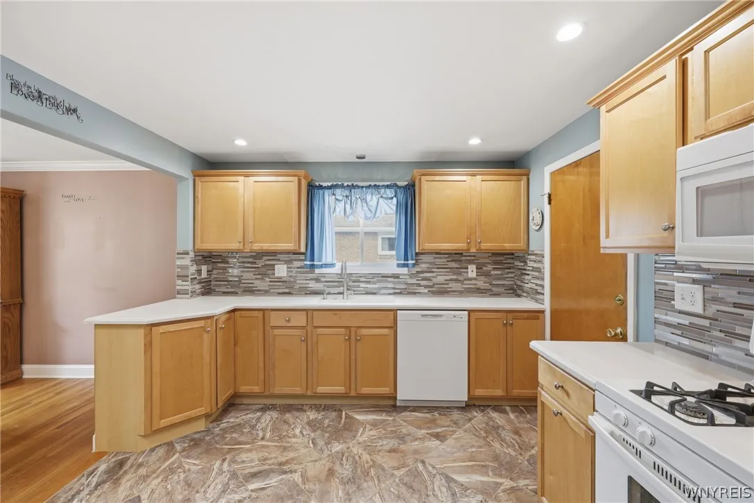 75 Glenside Avenue, Tonawanda, New York 14223, Tonawanda, New York 14223, 3 Bedrooms Bedrooms, 8 Rooms Rooms,2 BathroomsBathrooms,Residential,For Sale,75 Glenside Avenue, Tonawanda, New York 14223,0,B1693314