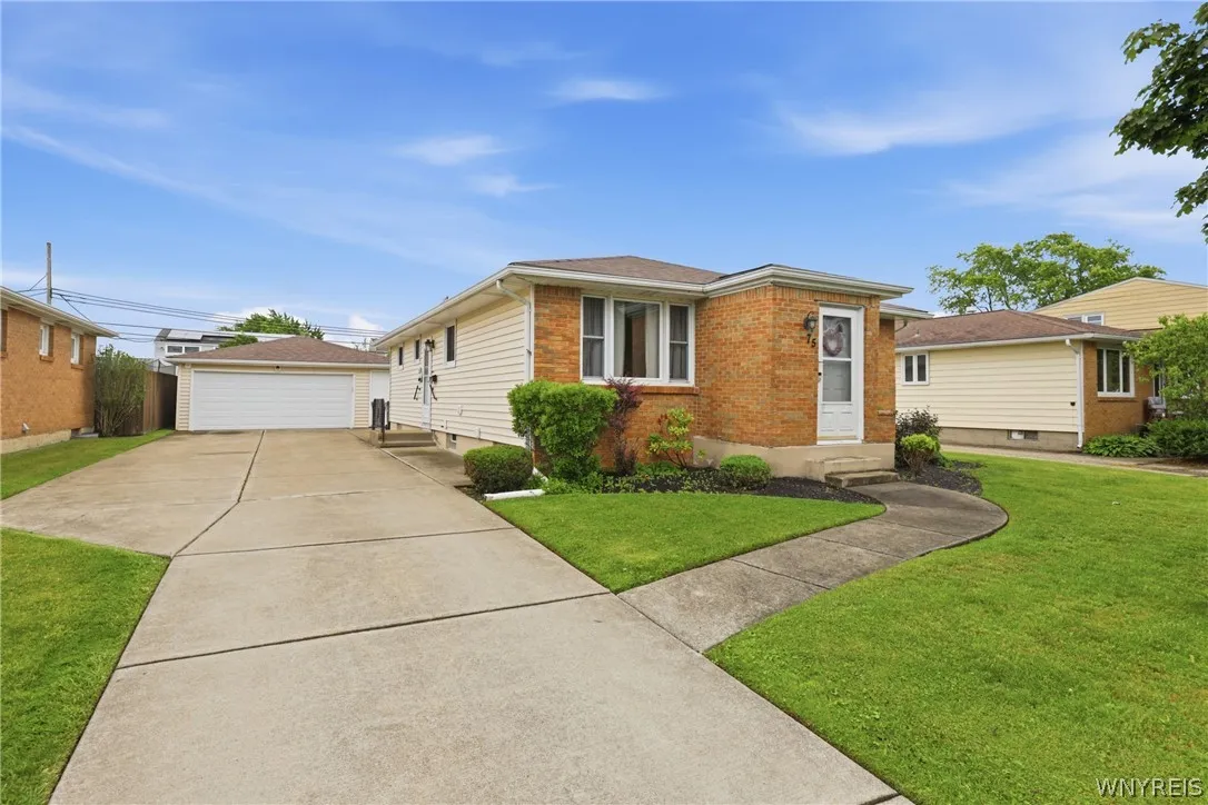 75 Glenside Avenue, Tonawanda, New York 14223, Tonawanda, New York 14223, 3 Bedrooms Bedrooms, 8 Rooms Rooms,2 BathroomsBathrooms,Residential,For Sale,75 Glenside Avenue, Tonawanda, New York 14223,0,B1693314
