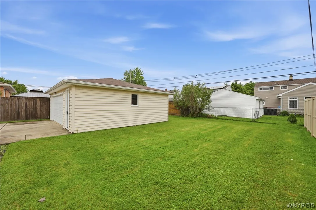 75 Glenside Avenue, Tonawanda, New York 14223, Tonawanda, New York 14223, 3 Bedrooms Bedrooms, 8 Rooms Rooms,2 BathroomsBathrooms,Residential,For Sale,75 Glenside Avenue, Tonawanda, New York 14223,0,B1693314