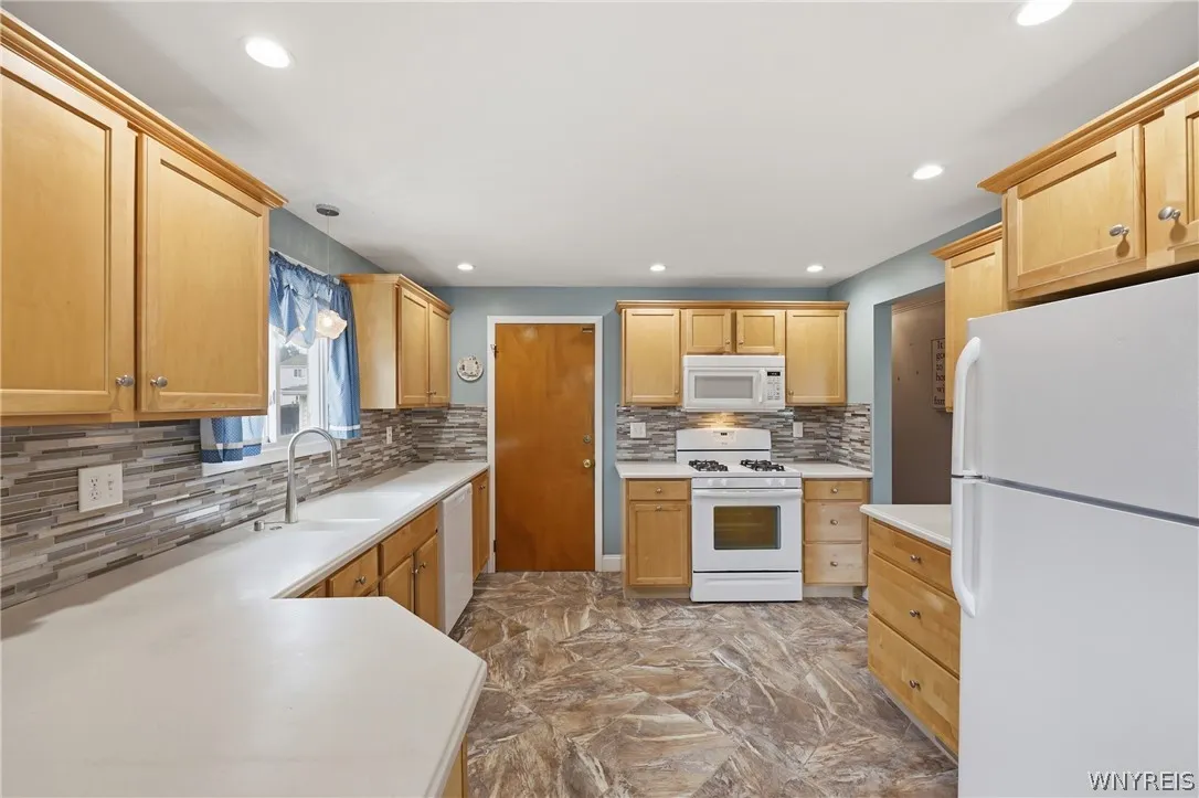 75 Glenside Avenue, Tonawanda, New York 14223, Tonawanda, New York 14223, 3 Bedrooms Bedrooms, 8 Rooms Rooms,2 BathroomsBathrooms,Residential,For Sale,75 Glenside Avenue, Tonawanda, New York 14223,0,B1693314