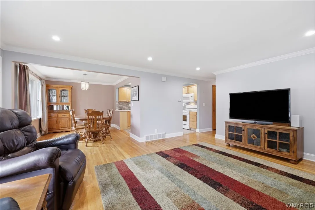 75 Glenside Avenue, Tonawanda, New York 14223, Tonawanda, New York 14223, 3 Bedrooms Bedrooms, 8 Rooms Rooms,2 BathroomsBathrooms,Residential,For Sale,75 Glenside Avenue, Tonawanda, New York 14223,0,B1693314