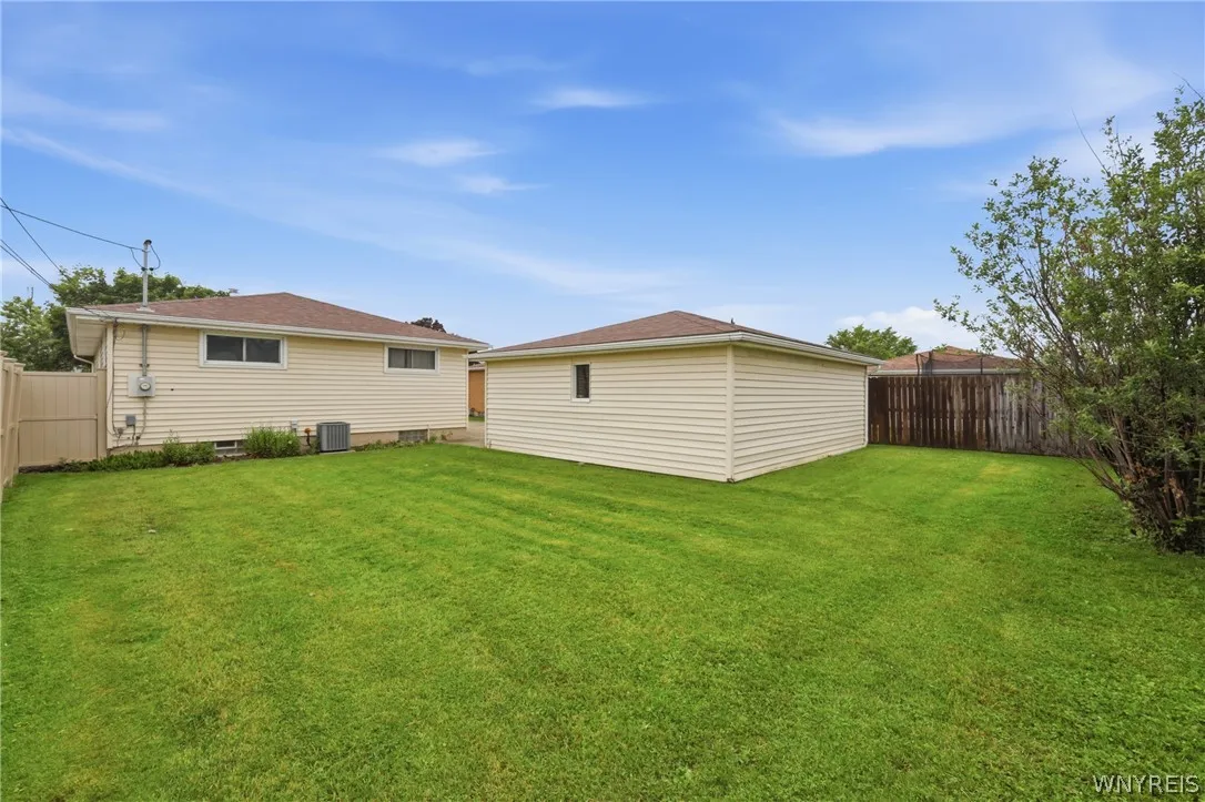 75 Glenside Avenue, Tonawanda, New York 14223, Tonawanda, New York 14223, 3 Bedrooms Bedrooms, 8 Rooms Rooms,2 BathroomsBathrooms,Residential,For Sale,75 Glenside Avenue, Tonawanda, New York 14223,0,B1693314