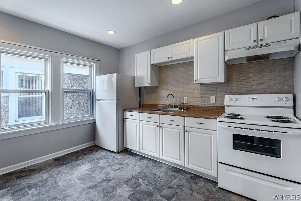 16 North Park Avenue, Buffalo, New York 14216, Buffalo, New York 14216, 6 Bedrooms Bedrooms, ,2 BathroomsBathrooms,Residential,For Sale,16 North Park Avenue, Buffalo, New York 14216,0,B1692301