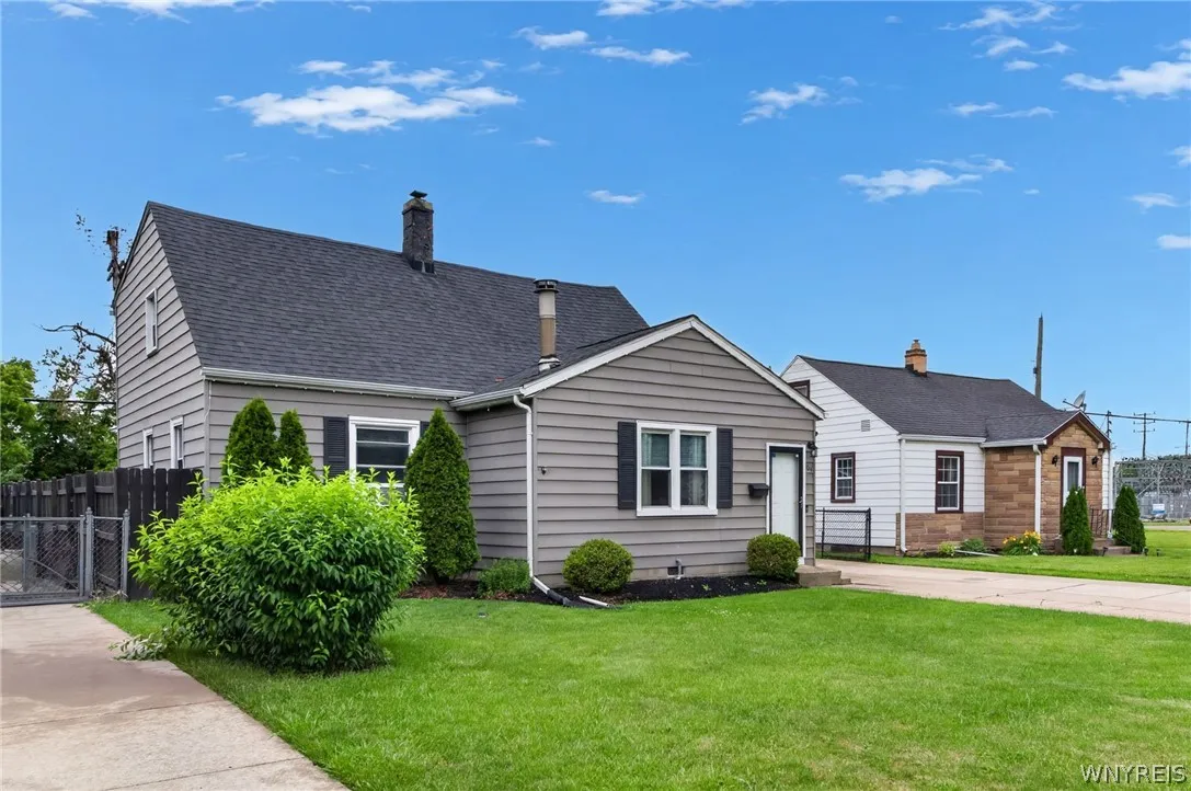 304 Vicksburg Avenue, Tonawanda, New York 14150, Tonawanda, New York 14150, 3 Bedrooms Bedrooms, 7 Rooms Rooms,2 BathroomsBathrooms,Residential,For Sale,304 Vicksburg Avenue, Tonawanda, New York 14150,0,B1693090