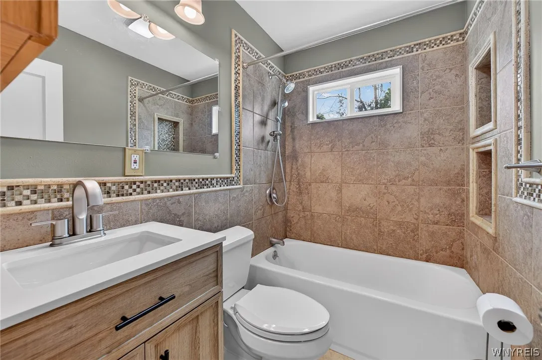 304 Vicksburg Avenue, Tonawanda, New York 14150, Tonawanda, New York 14150, 3 Bedrooms Bedrooms, 7 Rooms Rooms,2 BathroomsBathrooms,Residential,For Sale,304 Vicksburg Avenue, Tonawanda, New York 14150,0,B1693090