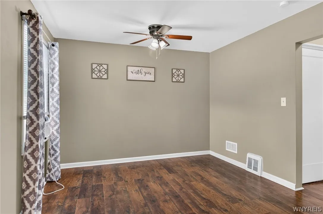 304 Vicksburg Avenue, Tonawanda, New York 14150, Tonawanda, New York 14150, 3 Bedrooms Bedrooms, 7 Rooms Rooms,2 BathroomsBathrooms,Residential,For Sale,304 Vicksburg Avenue, Tonawanda, New York 14150,0,B1693090