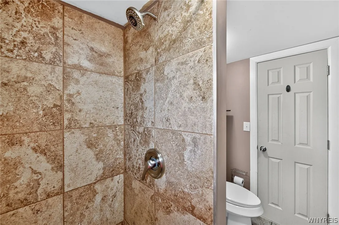 304 Vicksburg Avenue, Tonawanda, New York 14150, Tonawanda, New York 14150, 3 Bedrooms Bedrooms, 7 Rooms Rooms,2 BathroomsBathrooms,Residential,For Sale,304 Vicksburg Avenue, Tonawanda, New York 14150,0,B1693090