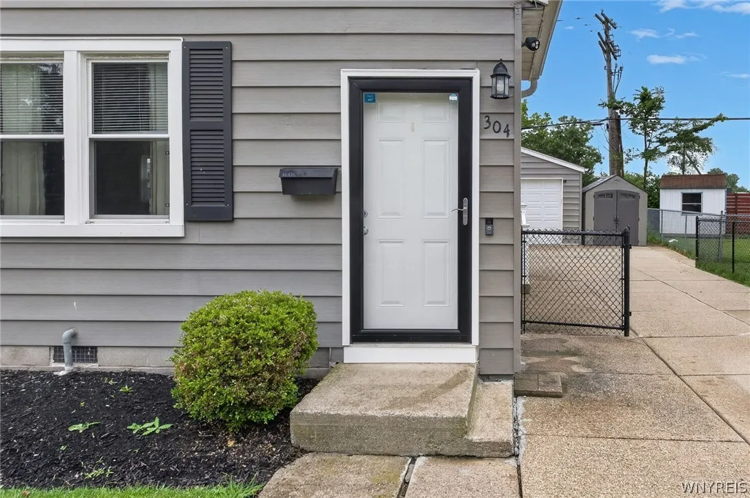 304 Vicksburg Avenue, Tonawanda, New York 14150, Tonawanda, New York 14150, 3 Bedrooms Bedrooms, 7 Rooms Rooms,2 BathroomsBathrooms,Residential,For Sale,304 Vicksburg Avenue, Tonawanda, New York 14150,0,B1693090