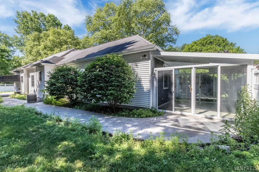 15 Brookshire Court, Amherst, New York 14051, Amherst, New York 14051, 3 Bedrooms Bedrooms, 7 Rooms Rooms,2 BathroomsBathrooms,Residential,For Sale,15 Brookshire Court, Amherst, New York 14051,0,B1693474