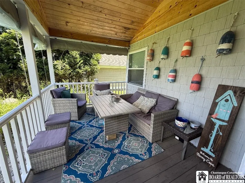 Covered Front porch
