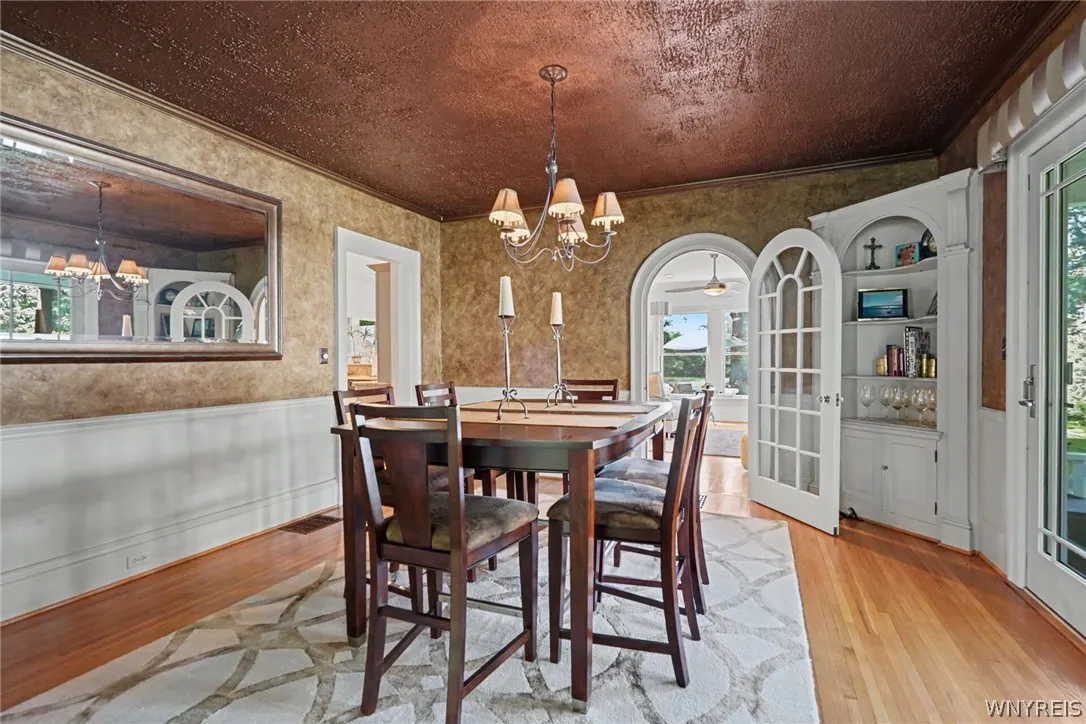 FORMAL DINING ROOM - ARCHED DOORWAY