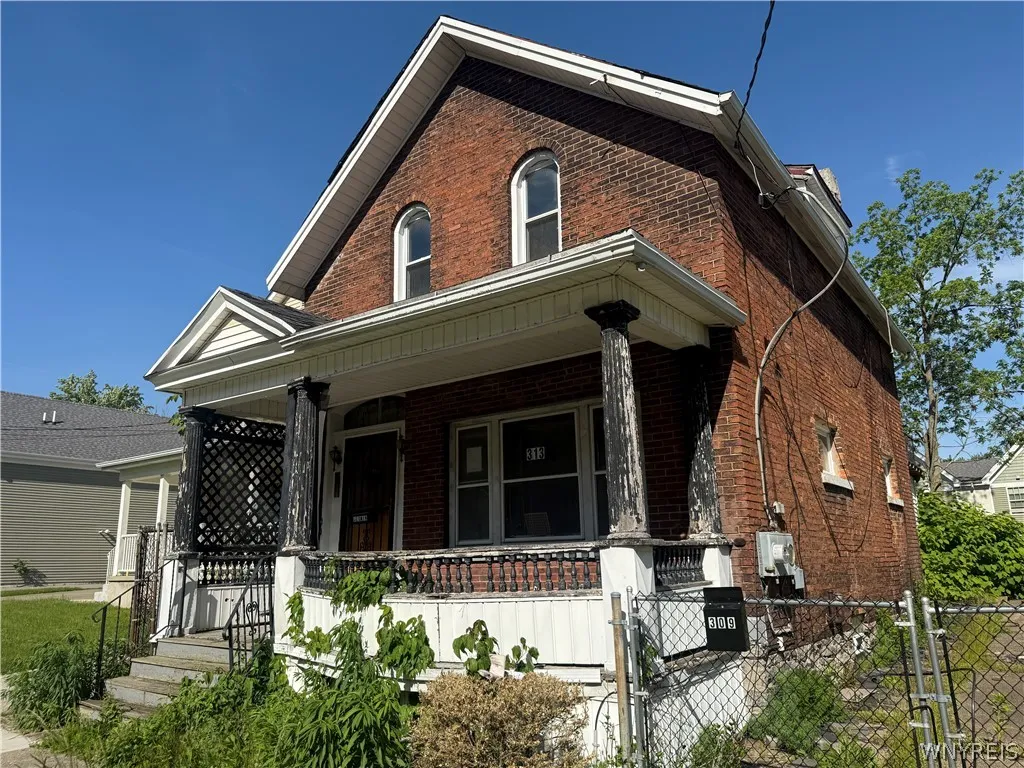 309 Maple Street, Buffalo, New York 14204, Buffalo, New York 14204, 5 Bedrooms Bedrooms, ,4 BathroomsBathrooms,Residential,For Sale,309 Maple Street, Buffalo, New York 14204,0,B1692133
