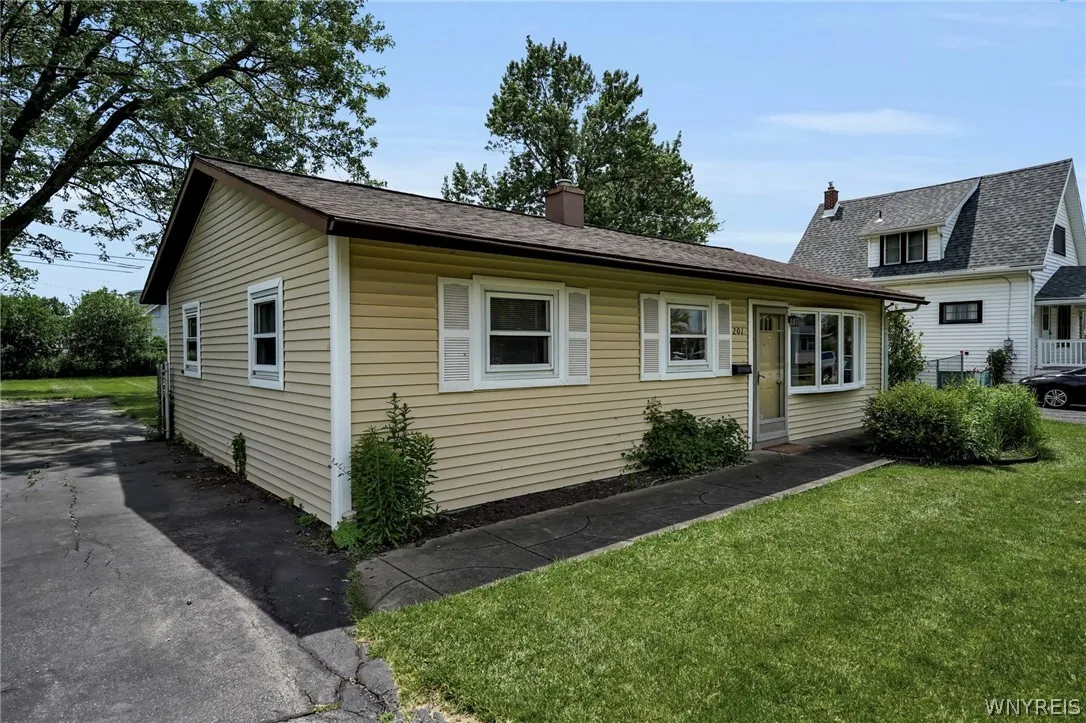 201 Dupont Avenue, Tonawanda, New York 14150, Tonawanda, New York 14150, 3 Bedrooms Bedrooms, 6 Rooms Rooms,1 BathroomBathrooms,Residential,For Sale,201 Dupont Avenue, Tonawanda, New York 14150,0,B1693717