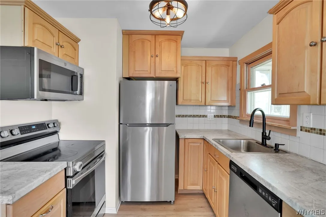 201 Dupont Avenue, Tonawanda, New York 14150, Tonawanda, New York 14150, 3 Bedrooms Bedrooms, 6 Rooms Rooms,1 BathroomBathrooms,Residential,For Sale,201 Dupont Avenue, Tonawanda, New York 14150,0,B1693717