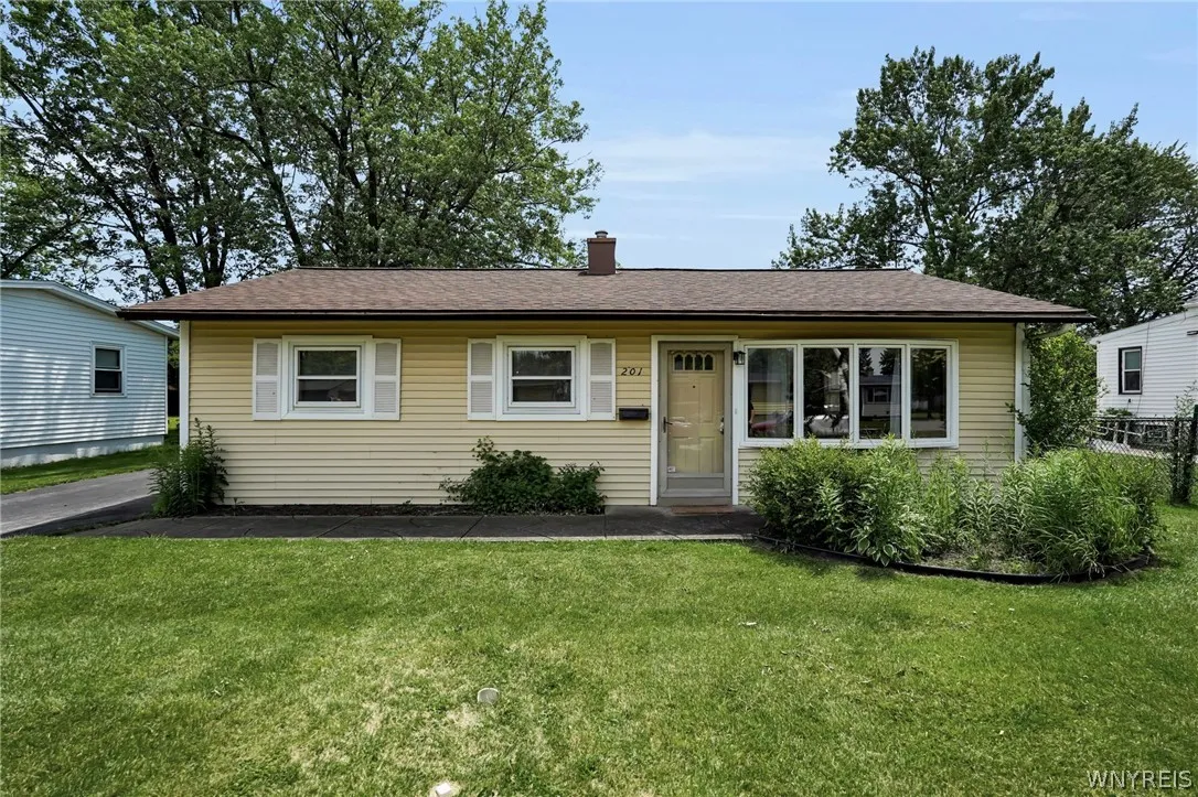 201 Dupont Avenue, Tonawanda, New York 14150, Tonawanda, New York 14150, 3 Bedrooms Bedrooms, 6 Rooms Rooms,1 BathroomBathrooms,Residential,For Sale,201 Dupont Avenue, Tonawanda, New York 14150,0,B1693717