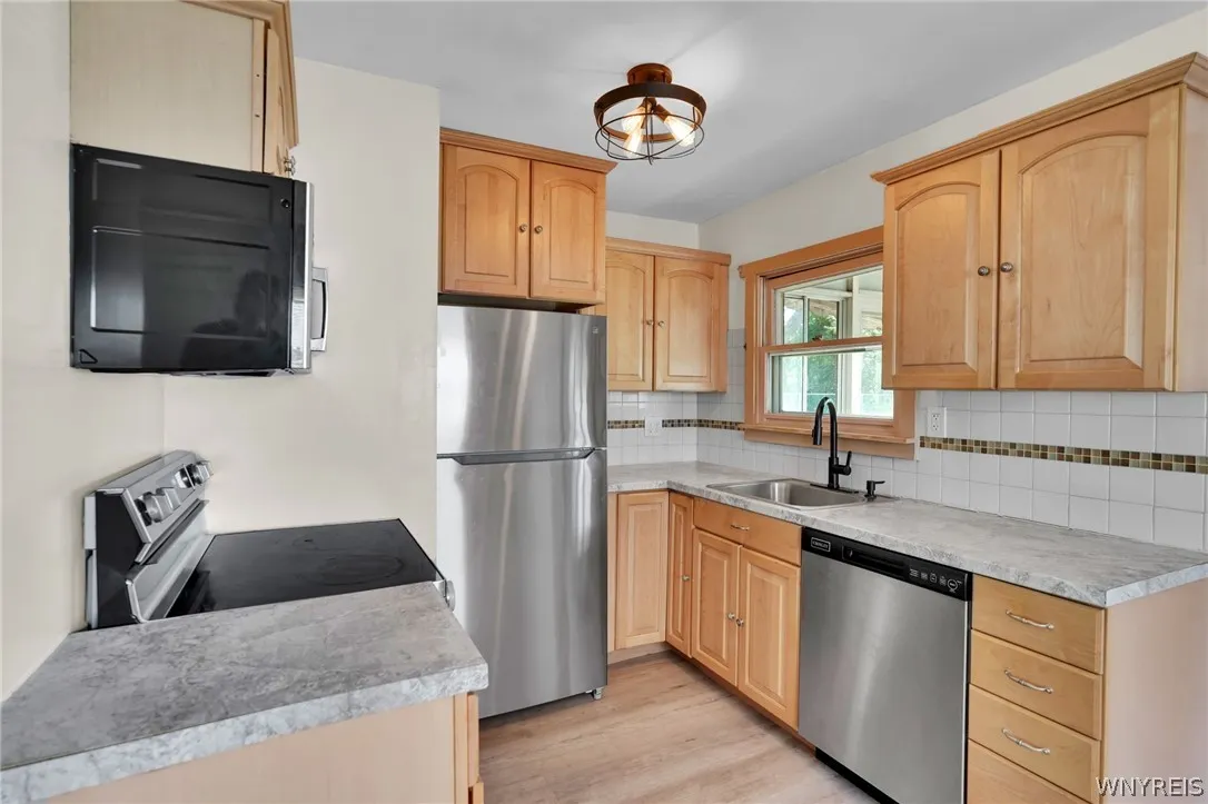201 Dupont Avenue, Tonawanda, New York 14150, Tonawanda, New York 14150, 3 Bedrooms Bedrooms, 6 Rooms Rooms,1 BathroomBathrooms,Residential,For Sale,201 Dupont Avenue, Tonawanda, New York 14150,0,B1693717