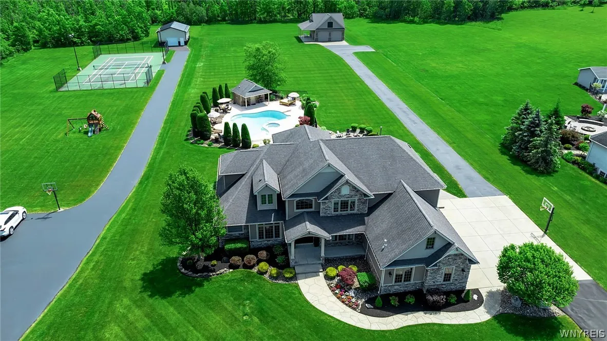 6275 Kraus Road, Clarence, New York 14032, Clarence, New York 14032, 5 Bedrooms Bedrooms, 11 Rooms Rooms,3 BathroomsBathrooms,Residential,For Sale,6275 Kraus Road, Clarence, New York 14032,0,B1692505