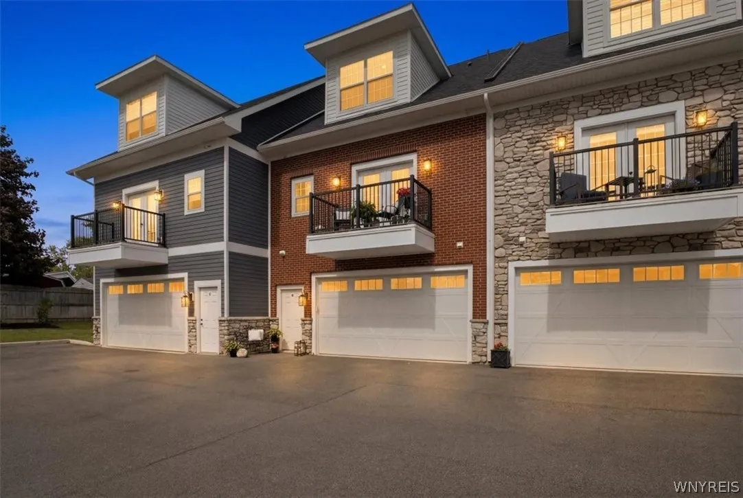 101 California Drive B, Amherst, New York 14221, Amherst, New York 14221, 2 Bedrooms Bedrooms, 7 Rooms Rooms,2 BathroomsBathrooms,Residential,For Sale,101 California Drive B, Amherst, New York 14221,0,B1691718
