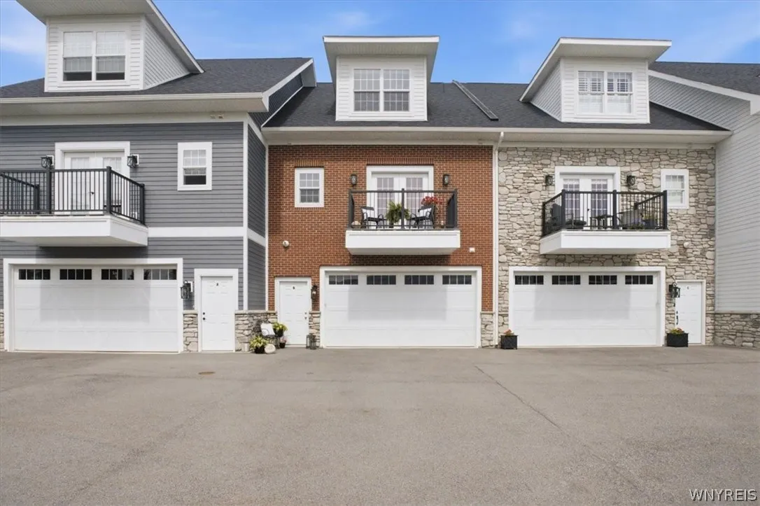 101 California Drive B, Amherst, New York 14221, Amherst, New York 14221, 2 Bedrooms Bedrooms, 7 Rooms Rooms,2 BathroomsBathrooms,Residential,For Sale,101 California Drive B, Amherst, New York 14221,0,B1691718