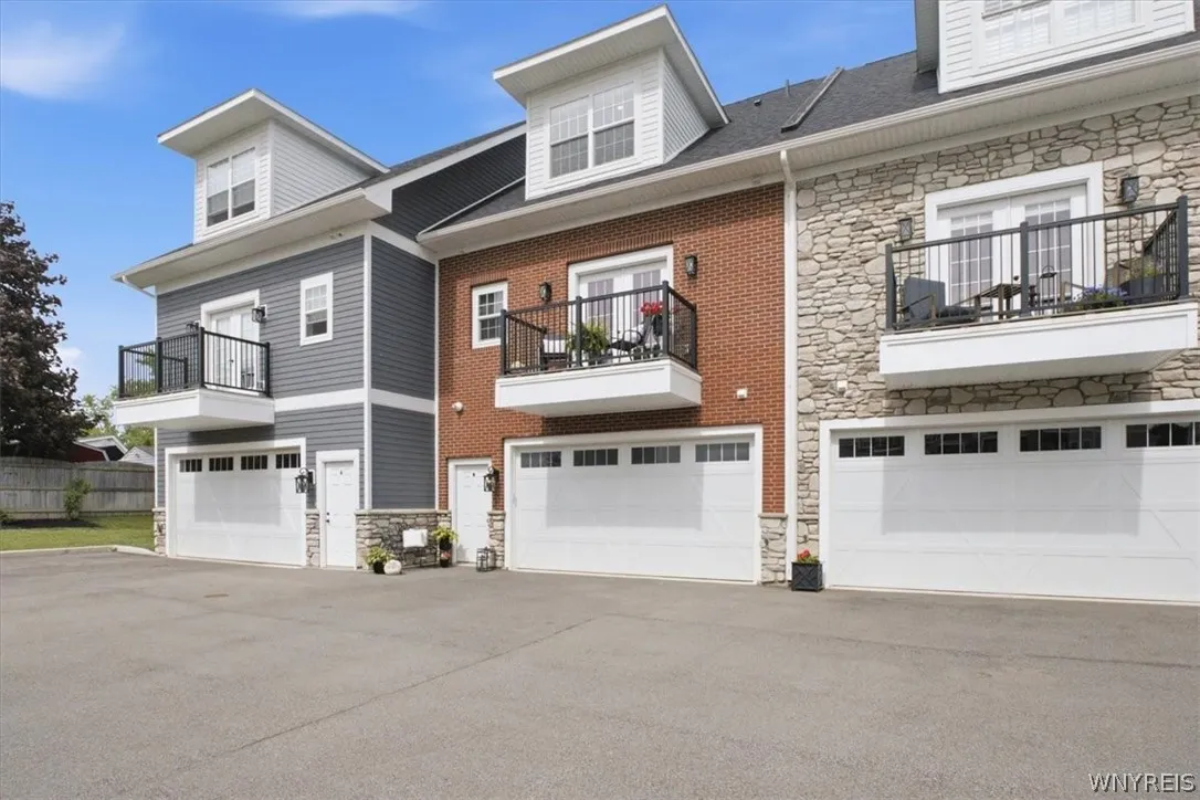 101 California Drive B, Amherst, New York 14221, Amherst, New York 14221, 2 Bedrooms Bedrooms, 7 Rooms Rooms,2 BathroomsBathrooms,Residential,For Sale,101 California Drive B, Amherst, New York 14221,0,B1691718