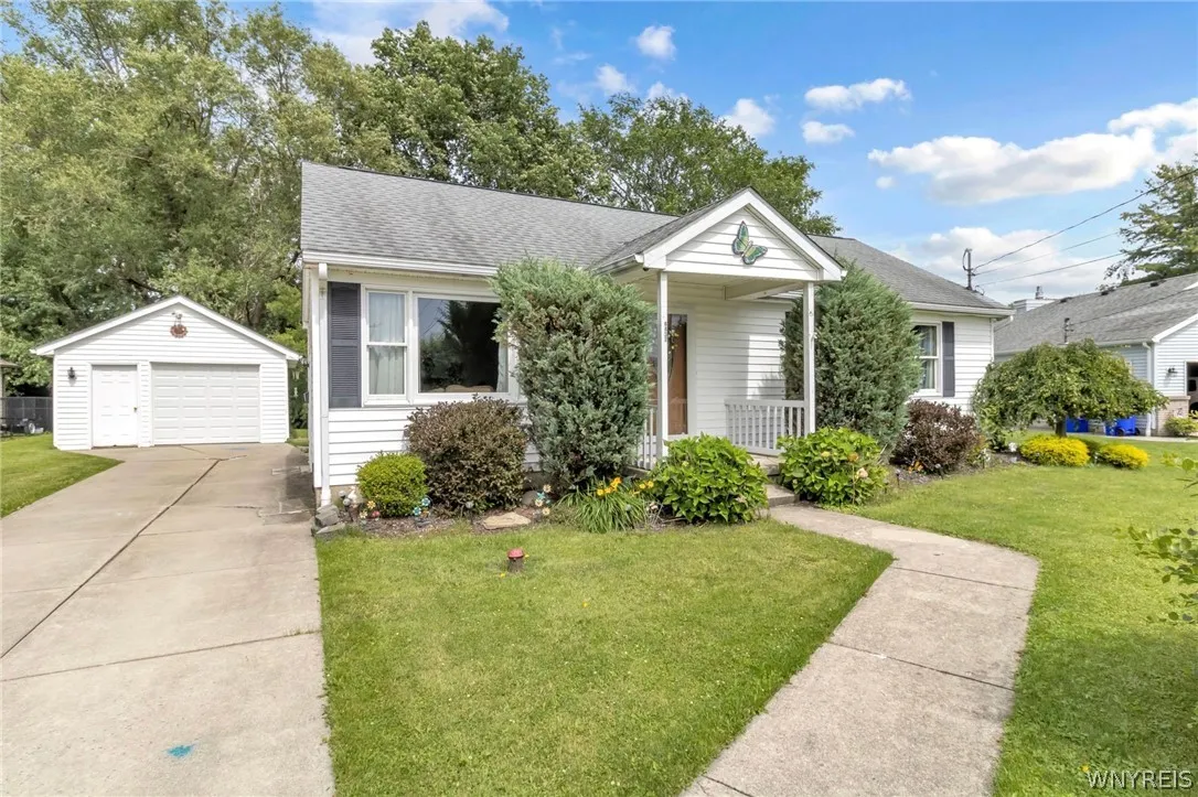 4437 Willow Lane, Hamburg, New York 14075, Hamburg, New York 14075, 3 Bedrooms Bedrooms, 6 Rooms Rooms,1 BathroomBathrooms,Residential,For Sale,4437 Willow Lane, Hamburg, New York 14075,0,B1693949