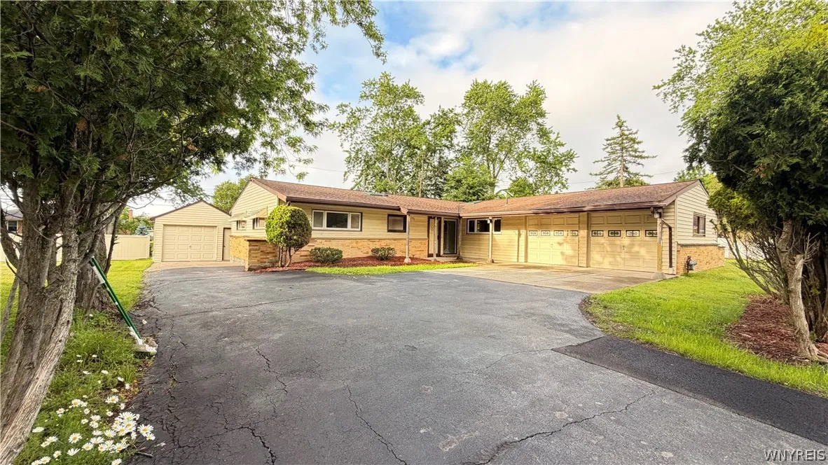 4524 Sheridan Drive, Amherst, New York 14221, Amherst, New York 14221, 3 Bedrooms Bedrooms, 7 Rooms Rooms,2 BathroomsBathrooms,Residential,For Sale,4524 Sheridan Drive, Amherst, New York 14221,0,B1692754