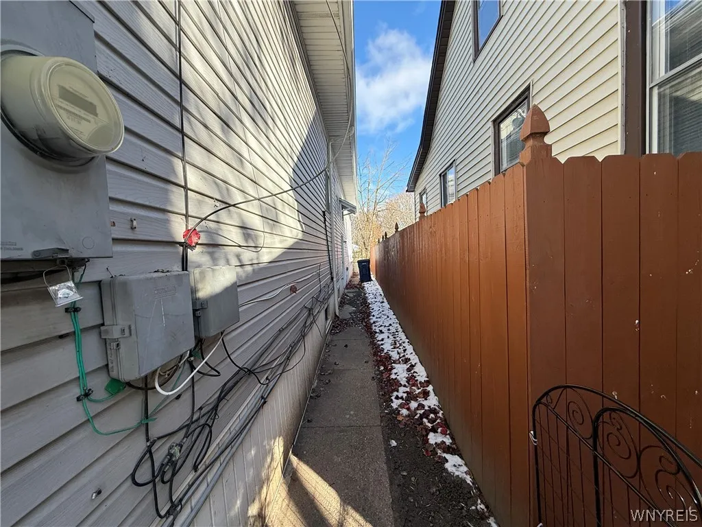 303 Skillen Street, Buffalo, New York 14207, Buffalo, New York 14207, 5 Bedrooms Bedrooms, ,2 BathroomsBathrooms,Residential,For Sale,303 Skillen Street, Buffalo, New York 14207,0,B1694095