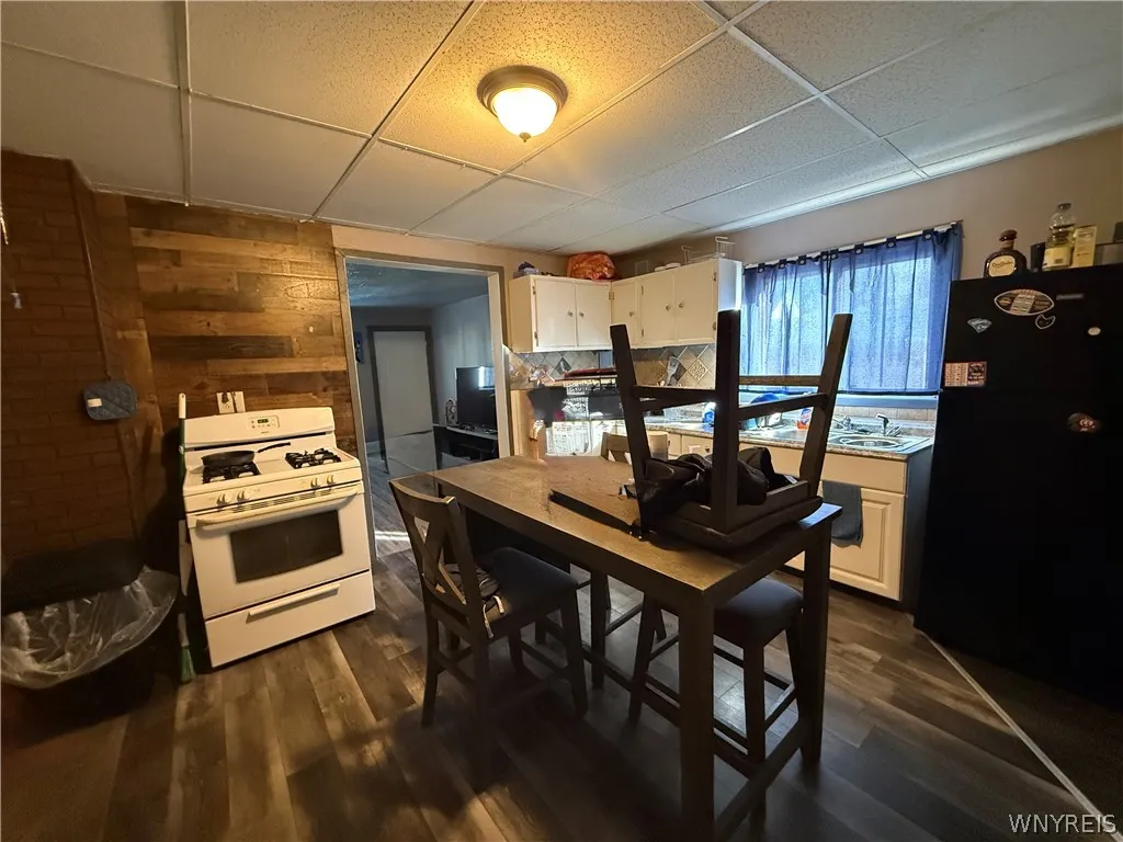 303 Skillen Street, Buffalo, New York 14207, Buffalo, New York 14207, 5 Bedrooms Bedrooms, ,2 BathroomsBathrooms,Residential,For Sale,303 Skillen Street, Buffalo, New York 14207,0,B1694095