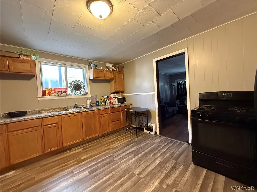 303 Skillen Street, Buffalo, New York 14207, Buffalo, New York 14207, 5 Bedrooms Bedrooms, ,2 BathroomsBathrooms,Residential,For Sale,303 Skillen Street, Buffalo, New York 14207,0,B1694095