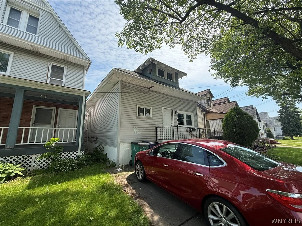 303 Skillen Street, Buffalo, New York 14207, Buffalo, New York 14207, 5 Bedrooms Bedrooms, ,2 BathroomsBathrooms,Residential,For Sale,303 Skillen Street, Buffalo, New York 14207,0,B1694095