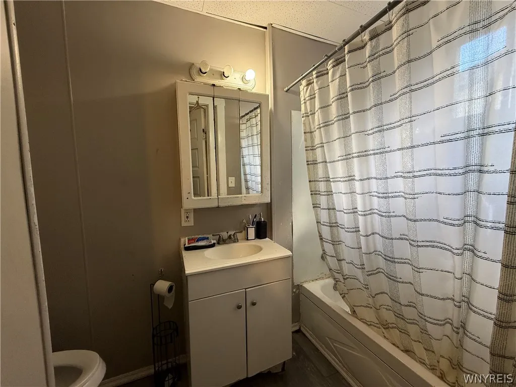 303 Skillen Street, Buffalo, New York 14207, Buffalo, New York 14207, 5 Bedrooms Bedrooms, ,2 BathroomsBathrooms,Residential,For Sale,303 Skillen Street, Buffalo, New York 14207,0,B1694095