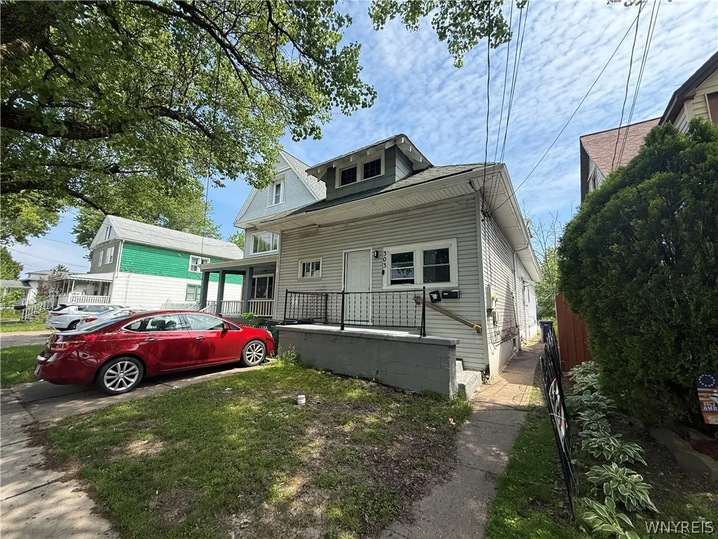 303 Skillen Street, Buffalo, New York 14207, Buffalo, New York 14207, 5 Bedrooms Bedrooms, ,2 BathroomsBathrooms,Residential,For Sale,303 Skillen Street, Buffalo, New York 14207,0,B1694095