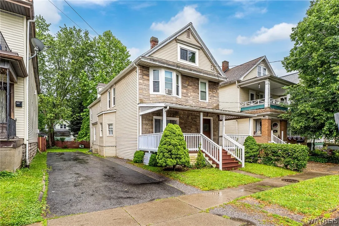 31 Wildwood Place, Buffalo, New York 14210, Buffalo, New York 14210, 6 Bedrooms Bedrooms, ,2 BathroomsBathrooms,Residential,For Sale,31 Wildwood Place, Buffalo, New York 14210,0,B1692609