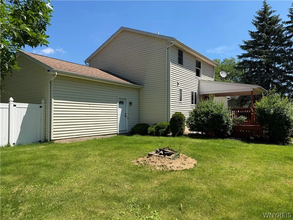 783 N French Road, Amherst, New York 14228, Amherst, New York 14228, 3 Bedrooms Bedrooms, 6 Rooms Rooms,1 BathroomBathrooms,Residential Lease,For Rent,783 N French Road, Amherst, New York 14228,0,B1694298
