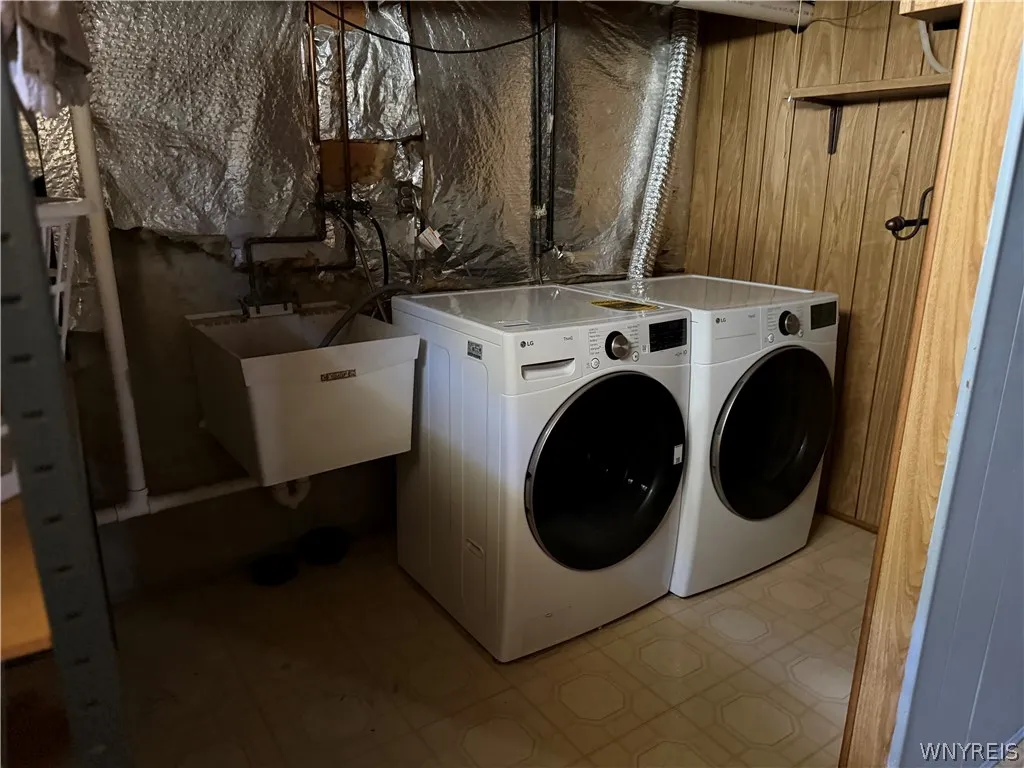 783 N French Road, Amherst, New York 14228, Amherst, New York 14228, 3 Bedrooms Bedrooms, 6 Rooms Rooms,1 BathroomBathrooms,Residential Lease,For Rent,783 N French Road, Amherst, New York 14228,0,B1694298